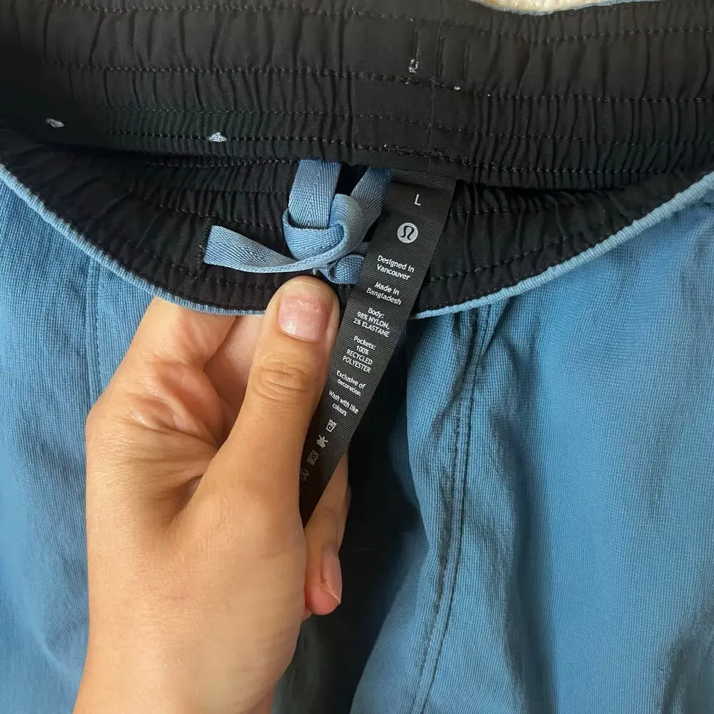 Lululemon Bowline 8” Shorts in blue MENS LARGE